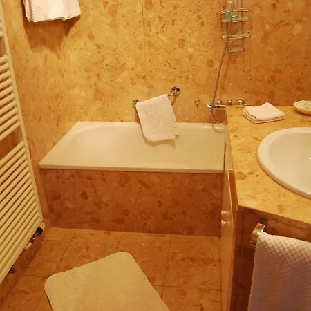 - Restaurant Du Vieux Chateau 4*